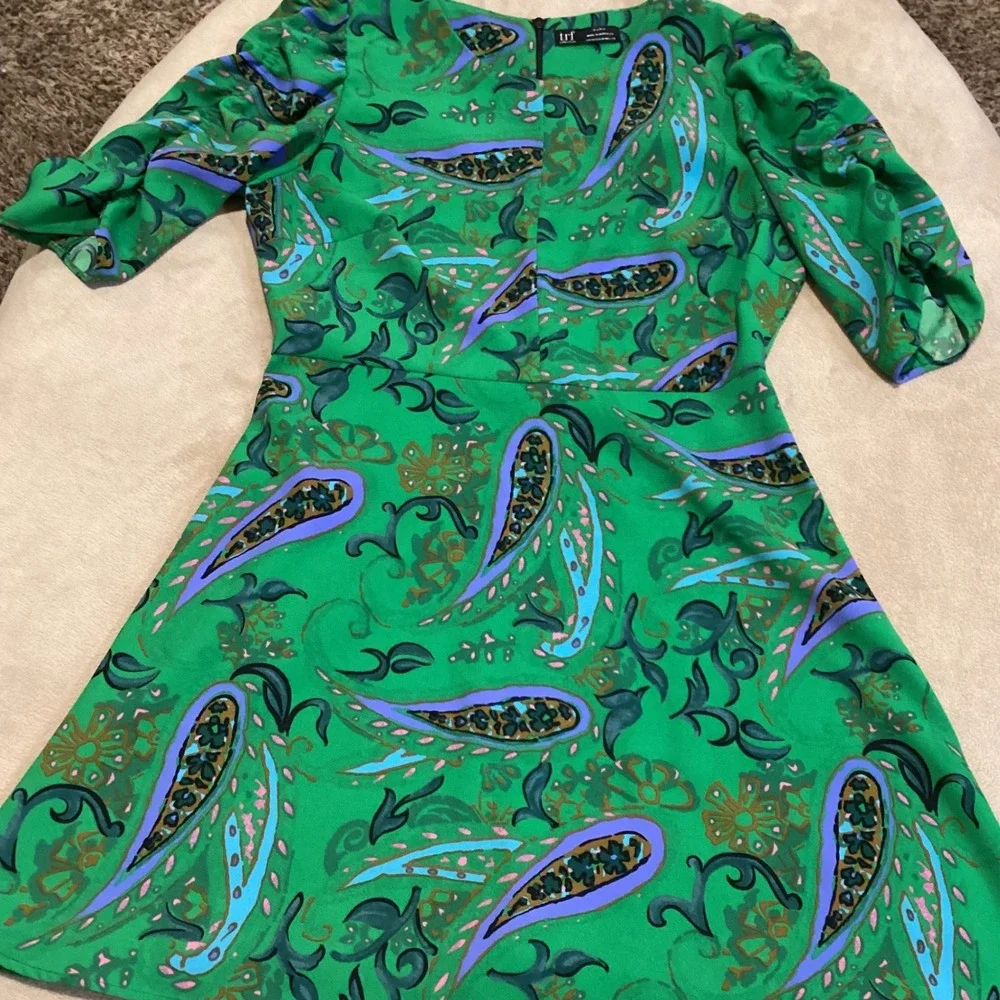 Zara Mini Dress Green w/ Paisley Print, A-line,‎ 3/4 Length Sleeves, Size Medium